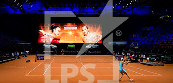 2021-04-25 - Ashleigh Barty of Australia and Aryna Sabalenka of Belarus during the final of the 2021 Porsche Tennis Grand Prix, WTA 500 tournament on April 25, 2021 at Porsche Arena in Stuttgart, Germany - Photo Rob Prange / Spain DPPI / DPPI - 2021 PORSCHE TENNIS GRAND PRIX, WTA 500 TOURNAMENT - INTERNATIONALS - TENNIS