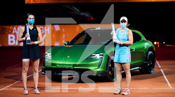 2021-04-25 - Ashleigh Barty of Australia and Aryna Sabalenka of Belarus poses with their trophies after the final of the 2021 Porsche Tennis Grand Prix, WTA 500 tournament on April 25, 2021 at Porsche Arena in Stuttgart, Germany - Photo Rob Prange / Spain DPPI / DPPI - 2021 PORSCHE TENNIS GRAND PRIX, WTA 500 TOURNAMENT - INTERNATIONALS - TENNIS