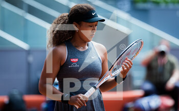 2021-04-30 - Naomi Osaka of Japan in action during the first round of the Mutua Madrid Open 2021, Masters 1000 tennis tournament on April 30, 2021 at La Caja Magica in Madrid, Spain - Photo Rob Prange / Spain DPPI / DPPI - MUTUA MADRID OPEN 2021, MASTERS 1000 TENNIS TOURNAMENT - INTERNATIONALS - TENNIS