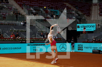 2021-04-30 - Karolina Pliskova of Czech Republic in action during his Women's Singles match against Cori Gauff of United States on day two of the Mutua Madrid Open 2021, Masters 1000 tennis tournament on April 30, 2021 at La Caja Magica in Madrid, Spain - Photo Oscar J Barroso / Spain DPPI / DPPI - MUTUA MADRID OPEN 2021, MASTERS 1000 TENNIS TOURNAMENT - INTERNATIONALS - TENNIS