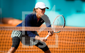 2021-04-30 - Iga Swiatek of Poland playing doubles at the Mutua Madrid Open 2021, Masters 1000 tennis tournament on April 30, 2021 at La Caja Magica in Madrid, Spain - Photo Rob Prange / Spain DPPI / DPPI - MUTUA MADRID OPEN 2021, MASTERS 1000 TENNIS TOURNAMENT - INTERNATIONALS - TENNIS