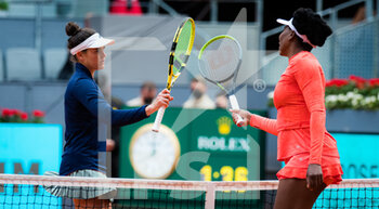 2021-04-30 - Jennifer Brady and Venus Williams of the United States after their first round match at the Mutua Madrid Open 2021, Masters 1000 tennis tournament on April 30, 2021 at La Caja Magica in Madrid, Spain - Photo Rob Prange / Spain DPPI / DPPI - MUTUA MADRID OPEN 2021, MASTERS 1000 TENNIS TOURNAMENT - INTERNATIONALS - TENNIS