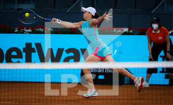 2021-05-01 - Ashleigh Barty of Australia in action during her second round match at the Mutua Madrid Open 2021, Masters 1000 tennis tournament on May 1, 2021 at La Caja Magica in Madrid, Spain - Photo Rob Prange / Spain DPPI / DPPI - MUTUA MADRID OPEN 2021, MASTERS 1000 TENNIS TOURNAMENT - INTERNATIONALS - TENNIS