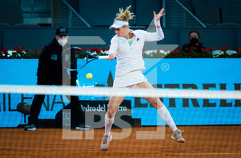 2021-05-01 - Laura Siegemund of Germany during her second round match at the Mutua Madrid Open 2021, Masters 1000 tennis tournament on May 1, 2021 at La Caja Magica in Madrid, Spain - Photo Rob Prange / Spain DPPI / DPPI - MUTUA MADRID OPEN 2021, MASTERS 1000 TENNIS TOURNAMENT - INTERNATIONALS - TENNIS