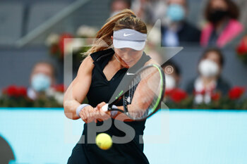 2021-05-01 - Paula Badosa of Spain in action during his Women's Singles match, second round, against Jil Teichmann of Switzerland on the Mutua Madrid Open 2021, Masters 1000 tennis tournament on May 1, 2021 at La Caja Magica in Madrid, Spain - Photo Oscar J Barroso / Spain DPPI / DPPI - MUTUA MADRID OPEN 2021, MASTERS 1000 TENNIS TOURNAMENT - INTERNATIONALS - TENNIS