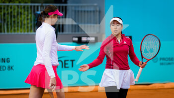 2021-05-01 - Nao Hibino of Japan and Renata Voracova of the Czech Republic playing doubles at the Mutua Madrid Open 2021, Masters 1000 tennis tournament on May 1, 2021 at La Caja Magica in Madrid, Spain - Photo Rob Prange / Spain DPPI / DPPI - MUTUA MADRID OPEN 2021, MASTERS 1000 TENNIS TOURNAMENT - INTERNATIONALS - TENNIS