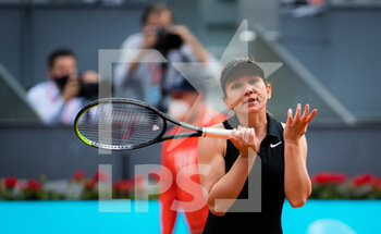 2021-05-02 - Simona Halep of Romania during the second round of the Mutua Madrid Open 2021, Masters 1000 tennis tournament on May 2, 2021 at La Caja Magica in Madrid, Spain - Photo Rob Prange / Spain DPPI / DPPI - MUTUA MADRID OPEN 2021, MASTERS 1000 TENNIS TOURNAMENT - INTERNATIONALS - TENNIS