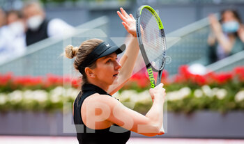 2021-05-02 - Simona Halep of Romania during the second round of the Mutua Madrid Open 2021, Masters 1000 tennis tournament on May 2, 2021 at La Caja Magica in Madrid, Spain - Photo Rob Prange / Spain DPPI / DPPI - MUTUA MADRID OPEN 2021, MASTERS 1000 TENNIS TOURNAMENT - INTERNATIONALS - TENNIS