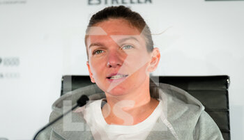 2021-05-02 - Simona Halep of Romania talks to the media after the second round of the Mutua Madrid Open 2021, Masters 1000 tennis tournament on May 2, 2021 at La Caja Magica in Madrid, Spain - Photo Rob Prange / Spain DPPI / DPPI - MUTUA MADRID OPEN 2021, MASTERS 1000 TENNIS TOURNAMENT - INTERNATIONALS - TENNIS
