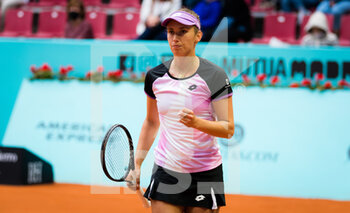 2021-05-02 - Elise Mertens of Belgium during the second round of the Mutua Madrid Open 2021, Masters 1000 tennis tournament on May 2, 2021 at La Caja Magica in Madrid, Spain - Photo Rob Prange / Spain DPPI / DPPI - MUTUA MADRID OPEN 2021, MASTERS 1000 TENNIS TOURNAMENT - INTERNATIONALS - TENNIS