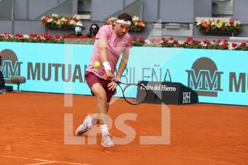 2021-05-03 - Grigor Dimitrov of Bulgaria during the Mutua Madrid Open 2021, Masters 1000 tennis tournament on May 3, 2021 at La Caja Magica in Madrid, Spain - Photo Laurent Lairys / DPPI - MUTUA MADRID OPEN 2021, MASTERS 1000 TENNIS TOURNAMENT - INTERNATIONALS - TENNIS