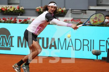 2021-05-03 - Lloyd Harris of South Africa in action during his Men's Singles match, round of 64, against Grigor Dimitrov of Bulgaria on the Mutua Madrid Open 2021, Masters 1000 tennis tournament on May 3, 2021 at La Caja Magica in Madrid, Spain - Photo Laurent Lairys / DPPI - MUTUA MADRID OPEN 2021, MASTERS 1000 TENNIS TOURNAMENT - INTERNATIONALS - TENNIS