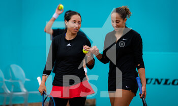 2021-05-03 - Madison Keys and Jessica Pegula of the United States playing doubles at the Mutua Madrid Open 2021, Masters 1000 tennis tournament on May 3, 2021 at La Caja Magica in Madrid, Spain - Photo Rob Prange / Spain DPPI / DPPI - MUTUA MADRID OPEN 2021, MASTERS 1000 TENNIS TOURNAMENT - INTERNATIONALS - TENNIS