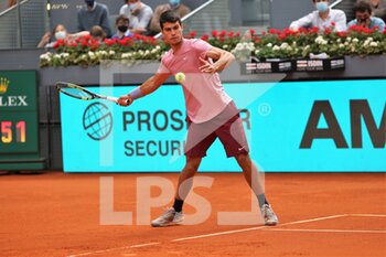 2021-05-03 - Carlos Alcaraz of Spain during the Mutua Madrid Open 2021, Masters 1000 tennis tournament on May 3, 2021 at La Caja Magica in Madrid, Spain - Photo Laurent Lairys / DPPI - MUTUA MADRID OPEN 2021, MASTERS 1000 TENNIS TOURNAMENT - INTERNATIONALS - TENNIS