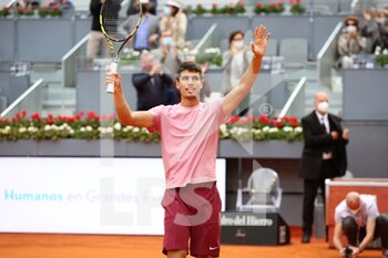 2021-05-03 - Carlos Alcaraz of Spain during the Mutua Madrid Open 2021, Masters 1000 tennis tournament on May 3, 2021 at La Caja Magica in Madrid, Spain - Photo Laurent Lairys / DPPI - MUTUA MADRID OPEN 2021, MASTERS 1000 TENNIS TOURNAMENT - INTERNATIONALS - TENNIS