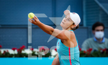 2021-05-03 - Ashleigh Barty of Australia during the third round of the Mutua Madrid Open 2021, Masters 1000 tennis tournament on May 3, 2021 at La Caja Magica in Madrid, Spain - Photo Rob Prange / Spain DPPI / DPPI - MUTUA MADRID OPEN 2021, MASTERS 1000 TENNIS TOURNAMENT - INTERNATIONALS - TENNIS