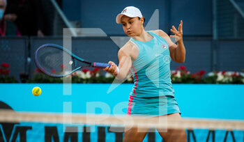 2021-05-03 - Ashleigh Barty of Australia during the third round of the Mutua Madrid Open 2021, Masters 1000 tennis tournament on May 3, 2021 at La Caja Magica in Madrid, Spain - Photo Rob Prange / Spain DPPI / DPPI - MUTUA MADRID OPEN 2021, MASTERS 1000 TENNIS TOURNAMENT - INTERNATIONALS - TENNIS