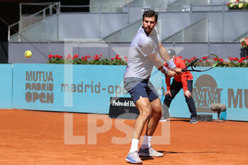 2021-05-04 - Karen Khachanov of Russia in action during his Men's Singles match, round of 64, against Kei Nishikori of Japan on the Mutua Madrid Open 2021, Masters 1000 tennis tournament on May 4, 2021 at La Caja Magica in Madrid, Spain - Photo Oscar J Barroso / Spain DPPI / DPPI - MUTUA MADRID OPEN 2021, MASTERS 1000 TENNIS TOURNAMENT - INTERNATIONALS - TENNIS