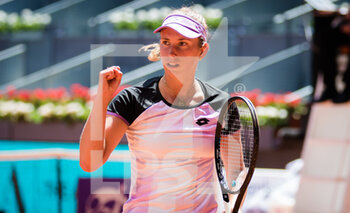2021-05-04 - Elise Mertens of Belgium in action during the third round of the Mutua Madrid Open 2021, Masters 1000 tennis tournament on May 4, 2021 at La Caja Magica in Madrid, Spain - Photo Rob Prange / Spain DPPI / DPPI - MUTUA MADRID OPEN 2021, MASTERS 1000 TENNIS TOURNAMENT - INTERNATIONALS - TENNIS