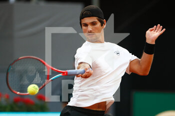 2021-05-04 - Marcos Giron of United States in action during his Men's Singles match, round of 32, against Dominic Thiem of Austria on the Mutua Madrid Open 2021, Masters 1000 tennis tournament on May 4, 2021 at La Caja Magica in Madrid, Spain - Photo Oscar J Barroso / Spain DPPI / DPPI - MUTUA MADRID OPEN 2021, MASTERS 1000 TENNIS TOURNAMENT - INTERNATIONALS - TENNIS