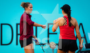 2021-05-04 - Madison Keys and Jessica Pegula of the United States playing doubles at the Mutua Madrid Open 2021, Masters 1000 tennis tournament on May 4, 2021 at La Caja Magica in Madrid, Spain - Photo Rob Prange / Spain DPPI / DPPI - MUTUA MADRID OPEN 2021, MASTERS 1000 TENNIS TOURNAMENT - INTERNATIONALS - TENNIS