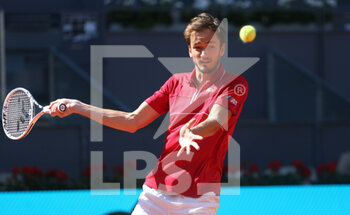 2021-05-05 - Daniil Medvedev of Russia during the Mutua Madrid Open 2021, Masters 1000 tennis tournament on May 5, 2021 at La Caja Magica in Madrid, Spain - Photo Laurent Lairys / DPPI - MUTUA MADRID OPEN 2021, MASTERS 1000 TENNIS TOURNAMENT - INTERNATIONALS - TENNIS