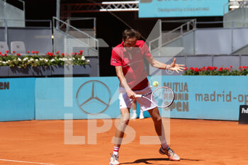 2021-05-05 - Daniil Medvedev of Russia in action during his Men's Singles match, round of 32, against Alejandro Davidovich Fokina of Spain on the Mutua Madrid Open 2021, Masters 1000 tennis tournament on May 5, 2021 at La Caja Magica in Madrid, Spain - Photo Oscar J Barroso / Spain DPPI / DPPI - MUTUA MADRID OPEN 2021, MASTERS 1000 TENNIS TOURNAMENT - INTERNATIONALS - TENNIS