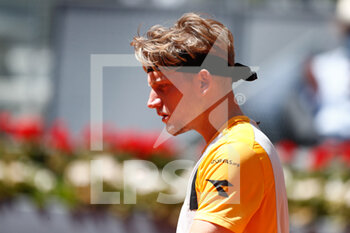 2021-05-05 - Alejandro Davidovich Fokina of Spain in action during his Men's Singles match, round of 32, against Daniil Medvedev of Russia on the Mutua Madrid Open 2021, Masters 1000 tennis tournament on May 5, 2021 at La Caja Magica in Madrid, Spain - Photo Oscar J Barroso / Spain DPPI / DPPI - MUTUA MADRID OPEN 2021, MASTERS 1000 TENNIS TOURNAMENT - INTERNATIONALS - TENNIS
