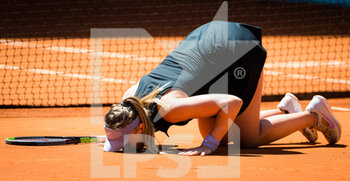 2021-05-05 - Paula Badosa of Spain celebrates after winning her quarter final match at the Mutua Madrid Open 2021, Masters 1000 tennis tournament on May 5, 2021 at La Caja Magica in Madrid, Spain - Photo Rob Prange / Spain DPPI / DPPI - MUTUA MADRID OPEN 2021, MASTERS 1000 TENNIS TOURNAMENT - INTERNATIONALS - TENNIS