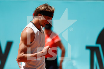 2021-05-05 - Alexander Zverev of Germany in action during his Men's Singles match, round of 32, against Kei Nishikori of Japan on the Mutua Madrid Open 2021, Masters 1000 tennis tournament on May 5, 2021 at La Caja Magica in Madrid, Spain - Photo Oscar J Barroso / Spain DPPI / DPPI - MUTUA MADRID OPEN 2021, MASTERS 1000 TENNIS TOURNAMENT - INTERNATIONALS - TENNIS