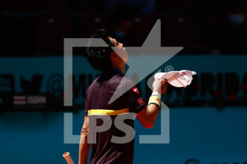 2021-05-05 - Kei Nishikori of Japan in action during his Men's Singles match, round of 32, against Alexander Zverev of Germany on the Mutua Madrid Open 2021, Masters 1000 tennis tournament on May 5, 2021 at La Caja Magica in Madrid, Spain - Photo Oscar J Barroso / Spain DPPI / DPPI - MUTUA MADRID OPEN 2021, MASTERS 1000 TENNIS TOURNAMENT - INTERNATIONALS - TENNIS