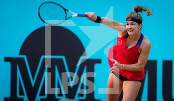 2021-05-05 - Karolina Muchova of the Czech Republic in action against Anastasia Pavlyuchenkova of Russia during the quarter-finals of the Mutua Madrid Open 2021, Masters 1000 tennis tournament on May 5, 2021 at La Caja Magica in Madrid, Spain - Photo Rob Prange / Spain DPPI / DPPI - MUTUA MADRID OPEN 2021, MASTERS 1000 TENNIS TOURNAMENT - INTERNATIONALS - TENNIS