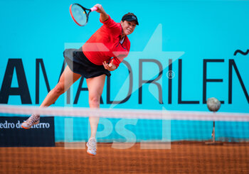 2021-05-05 - Anastasia Pavlyuchenkova of Russia in action against Karolina Muchova of the Czech Republic during the quarter-finals of the Mutua Madrid Open 2021, Masters 1000 tennis tournament on May 5, 2021 at La Caja Magica in Madrid, Spain - Photo Rob Prange / Spain DPPI / DPPI - MUTUA MADRID OPEN 2021, MASTERS 1000 TENNIS TOURNAMENT - INTERNATIONALS - TENNIS