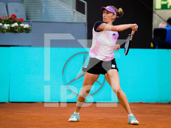 2021-05-05 - Elise Mertens of Belgium in action against Aryna Sabalenka of Belarus during the quarter-finals of the Mutua Madrid Open 2021, Masters 1000 tennis tournament on May 5, 2021 at La Caja Magica in Madrid, Spain - Photo Rob Prange / Spain DPPI / DPPI - MUTUA MADRID OPEN 2021, MASTERS 1000 TENNIS TOURNAMENT - INTERNATIONALS - TENNIS
