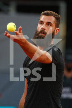 2021-05-05 - Benoit Paire of France in action during his Men's Singles match, round of 32, against Stefanos Tsitsipas of Greece on the Mutua Madrid Open 2021, Masters 1000 tennis tournament on May 5, 2021 at La Caja Magica in Madrid, Spain - Photo Oscar J Barroso / Spain DPPI / DPPI - MUTUA MADRID OPEN 2021, MASTERS 1000 TENNIS TOURNAMENT - INTERNATIONALS - TENNIS