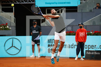 2021-05-05 - Benoit Paire of France in action during his Men's Singles match, round of 32, against Stefanos Tsitsipas of Greece on the Mutua Madrid Open 2021, Masters 1000 tennis tournament on May 5, 2021 at La Caja Magica in Madrid, Spain - Photo Oscar J Barroso / Spain DPPI / DPPI - MUTUA MADRID OPEN 2021, MASTERS 1000 TENNIS TOURNAMENT - INTERNATIONALS - TENNIS
