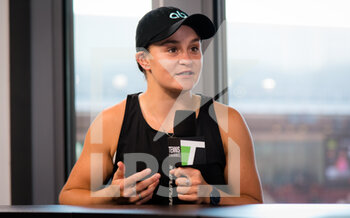 2021-05-06 - Ashleigh Barty of Australia talks to the media after winning the semi-final of the Mutua Madrid Open 2021, Masters 1000 tennis tournament on May 6, 2021 at La Caja Magica in Madrid, Spain - Photo Oscar J Barroso / Spain DPPI / DPPI - MUTUA MADRID OPEN 2021, MASTERS 1000 TENNIS TOURNAMENT - INTERNATIONALS - TENNIS