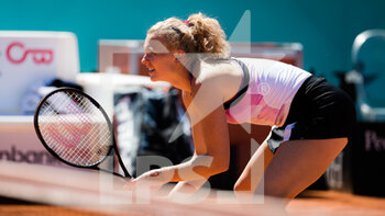 2021-05-06 - Katerina Siniakova of the Czech Republic in action during the doubles semi-final of the Mutua Madrid Open 2021, Masters 1000 tennis tournament on May 6, 2021 at La Caja Magica in Madrid, Spain - Photo Oscar J Barroso / Spain DPPI / DPPI - MUTUA MADRID OPEN 2021, MASTERS 1000 TENNIS TOURNAMENT - INTERNATIONALS - TENNIS