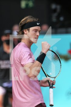 2021-05-06 - Andrey Rublev of Russia during the Mutua Madrid Open 2021, Masters 1000 tennis tournament on May 6, 2021 at La Caja Magica in Madrid, Spain - Photo Laurent Lairys / DPPI - MUTUA MADRID OPEN 2021, MASTERS 1000 TENNIS TOURNAMENT - INTERNATIONALS - TENNIS