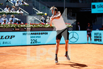 2021-05-07 - Alexander Zverev of Germany in action during his Men's Singles match, Quarter of Finals, against Rafael Nadal of Spain on the Mutua Madrid Open 2021, Masters 1000 tennis tournament on May 7, 2021 at La Caja Magica in Madrid, Spain - Photo Oscar J Barroso / Spain DPPI / DPPI - MUTUA MADRID OPEN 2021, MASTERS 1000 TENNIS TOURNAMENT - INTERNATIONALS - TENNIS