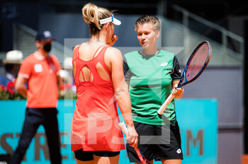 2021-05-08 - Gabriela Dabrowski of Canada and Demi Schuurs of the Netherlands in action during the doubles final of the Mutua Madrid Open 2021, Masters 1000 tennis tournament on May 8, 2021 at La Caja Magica in Madrid, Spain - Photo Rob Prange / Spain DPPI / DPPI - MUTUA MADRID OPEN 2021, MASTERS 1000 TENNIS TOURNAMENT - INTERNATIONALS - TENNIS
