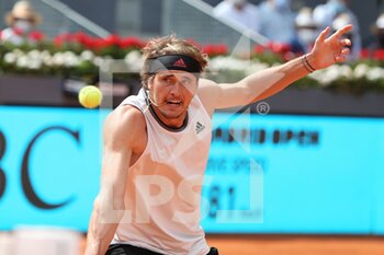 2021-05-08 - Alexander Zverev of Germany against Dominic Thiem of Austria during semi-final on the Mutua Madrid Open 2021, Masters 1000 tennis tournament on May 8 2021 at La Caja Magica in Madrid, Spain - Photo Laurent Lairys / DPPI - MUTUA MADRID OPEN 2021, MASTERS 1000 TENNIS TOURNAMENT - INTERNATIONALS - TENNIS