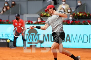 2021-05-08 - Dominic Thiem of Austria against Alexander Zverev of Germany during semi-final on the Mutua Madrid Open 2021, Masters 1000 tennis tournament on May 8 2021 at La Caja Magica in Madrid, Spain - Photo Laurent Lairys / DPPI - MUTUA MADRID OPEN 2021, MASTERS 1000 TENNIS TOURNAMENT - INTERNATIONALS - TENNIS