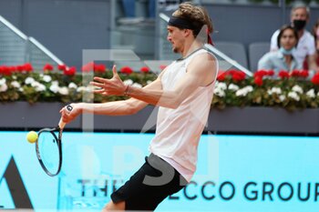 2021-05-08 - Alexander Zverev of Germany against Dominic Thiem of Austria during semi-final on the Mutua Madrid Open 2021, Masters 1000 tennis tournament on May 8 2021 at La Caja Magica in Madrid, Spain - Photo Laurent Lairys / DPPI - MUTUA MADRID OPEN 2021, MASTERS 1000 TENNIS TOURNAMENT - INTERNATIONALS - TENNIS