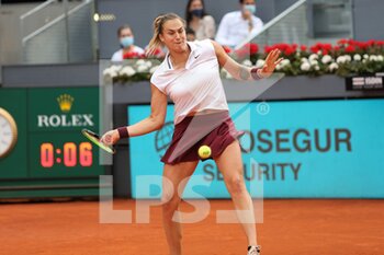 2021-05-08 - Aryna Sabalenka of Belarus against Ashleigh Barty of Australia, final match during the Mutua Madrid Open 2021, Masters 1000 tennis tournament on May 8, 2021 at La Caja Magica in Madrid, Spain - Photo Laurent Lairys / DPPI - MUTUA MADRID OPEN 2021, MASTERS 1000 TENNIS TOURNAMENT - INTERNATIONALS - TENNIS