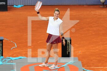 2021-05-08 - Aryna Sabalenka of Belarus with the champions trophy after the final match at the Mutua Madrid Open 2021, Masters 1000 tennis tournament on May 8, 2021 at La Caja Magica in Madrid, Spain - Photo Laurent Lairys / DPPI - MUTUA MADRID OPEN 2021, MASTERS 1000 TENNIS TOURNAMENT - INTERNATIONALS - TENNIS