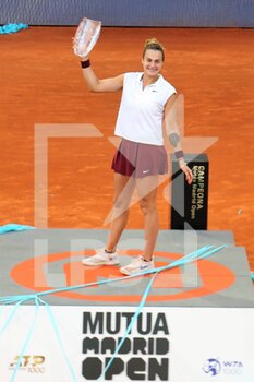 2021-05-08 - Aryna Sabalenka of Belarus with the champions trophy after the final match at the Mutua Madrid Open 2021, Masters 1000 tennis tournament on May 8, 2021 at La Caja Magica in Madrid, Spain - Photo Laurent Lairys / DPPI - MUTUA MADRID OPEN 2021, MASTERS 1000 TENNIS TOURNAMENT - INTERNATIONALS - TENNIS