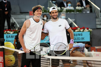2021-05-09 - Alexander Zverev of Germany and Matteo Berrettini of Italy during the Men's Singles Final match at the Mutua Madrid Open 2021, Masters 1000 tennis tournament on May 9, 2021 at La Caja Magica in Madrid, Spain - Photo Laurent Lairys / DPPI - MUTUA MADRID OPEN 2021, MASTERS 1000 TENNIS TOURNAMENT - INTERNATIONALS - TENNIS