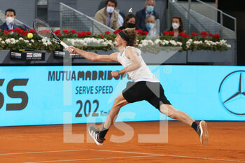 2021-05-09 - Alexander Zverev of Germany during the Men's Singles Final match against Matteo Berrettini of Italy at the Mutua Madrid Open 2021, Masters 1000 tennis tournament on May 9, 2021 at La Caja Magica in Madrid, Spain - Photo Laurent Lairys / DPPI - MUTUA MADRID OPEN 2021, MASTERS 1000 TENNIS TOURNAMENT - INTERNATIONALS - TENNIS