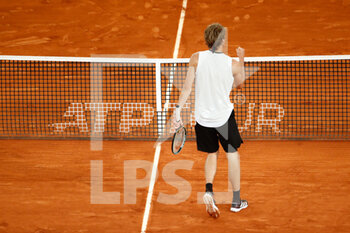 2021-05-09 - Alexander Zverev of Germany during the Men's Singles Final match against Matteo Berrettini of Italy at the Mutua Madrid Open 2021, Masters 1000 tennis tournament on May 9, 2021 at La Caja Magica in Madrid, Spain - Photo Oscar J Barroso / Spain DPPI / DPPI - MUTUA MADRID OPEN 2021, MASTERS 1000 TENNIS TOURNAMENT - INTERNATIONALS - TENNIS
